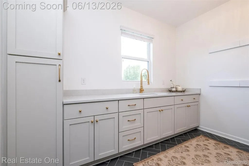 1938 Trowbridge Lane Commerce Charter Township MI 48382