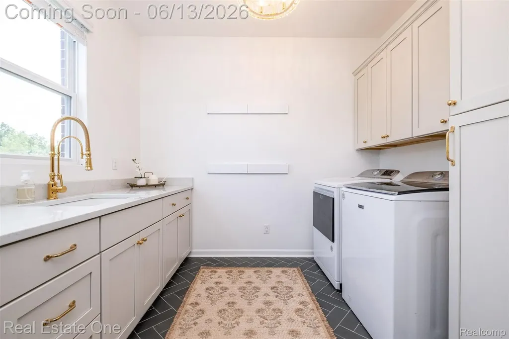 1938 Trowbridge Lane Commerce Charter Township MI 48382