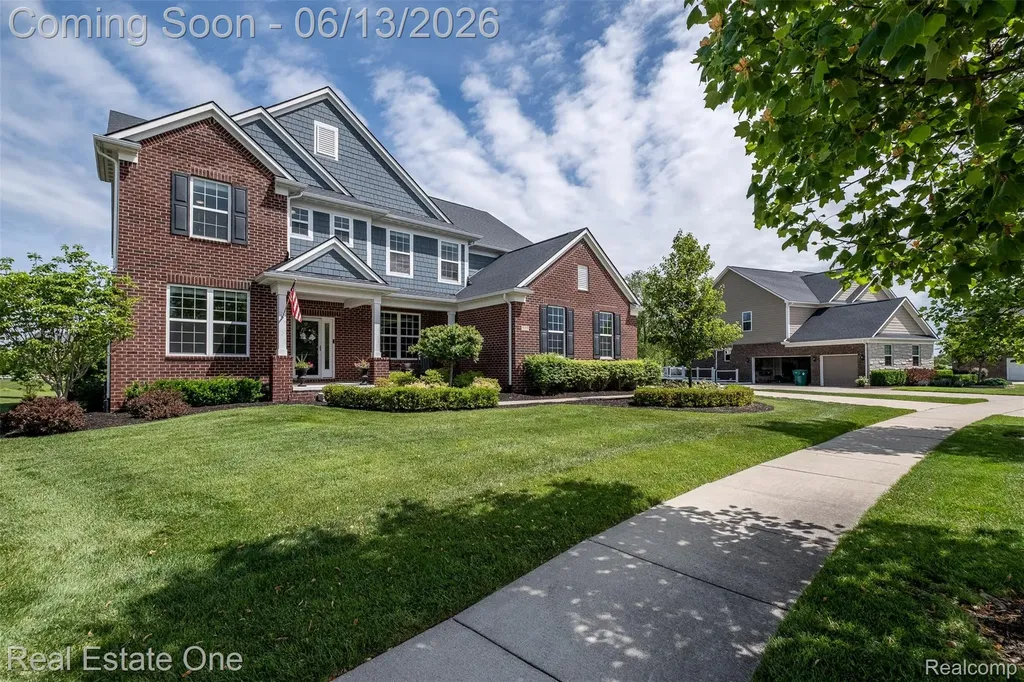 1938 Trowbridge Lane Commerce Charter Township MI 48382