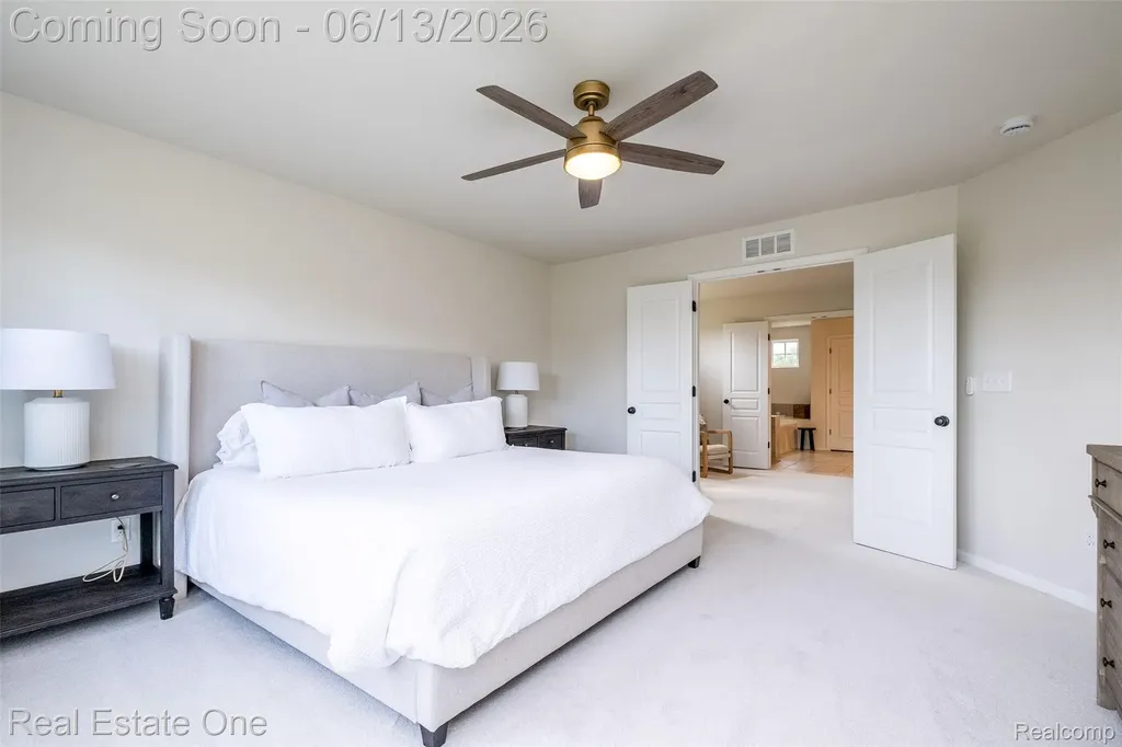 1938 Trowbridge Lane Commerce Charter Township MI 48382