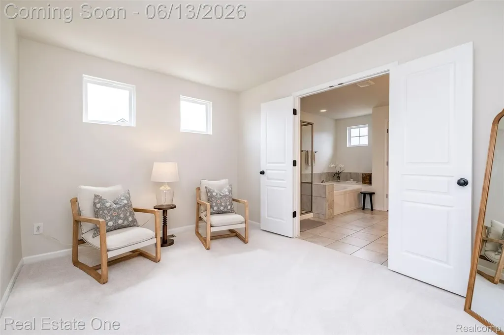 1938 Trowbridge Lane Commerce Charter Township MI 48382