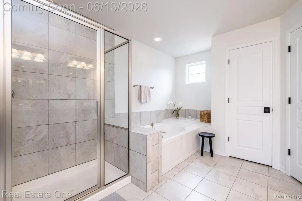 1938 Trowbridge Lane Commerce Charter Township MI 48382