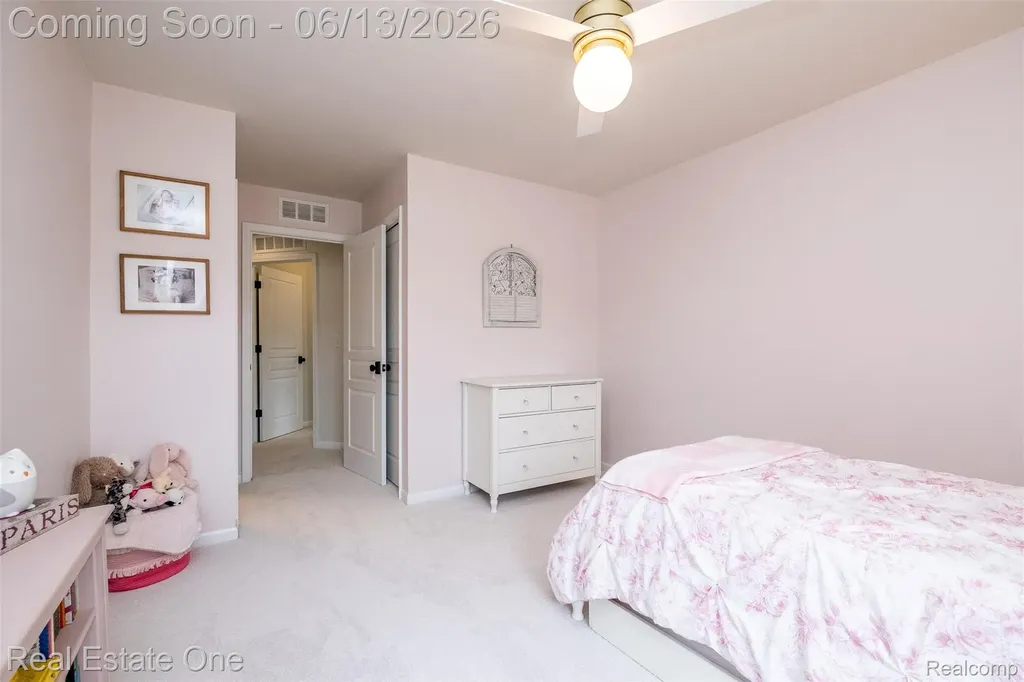 1938 Trowbridge Lane Commerce Charter Township MI 48382