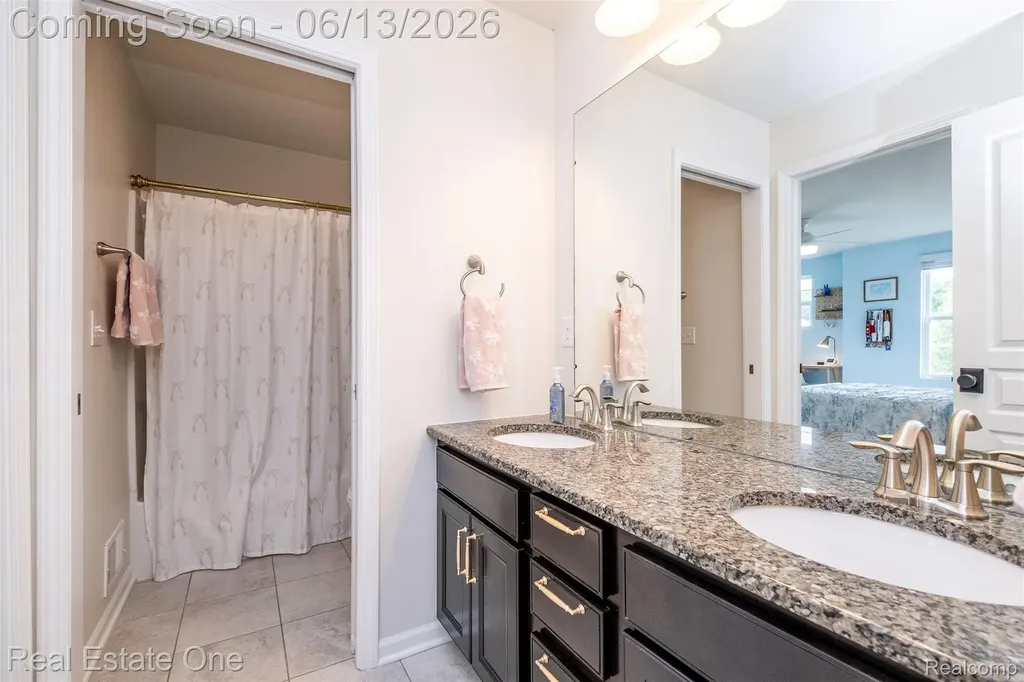 1938 Trowbridge Lane Commerce Charter Township MI 48382