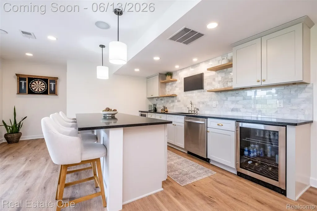 1938 Trowbridge Lane Commerce Charter Township MI 48382