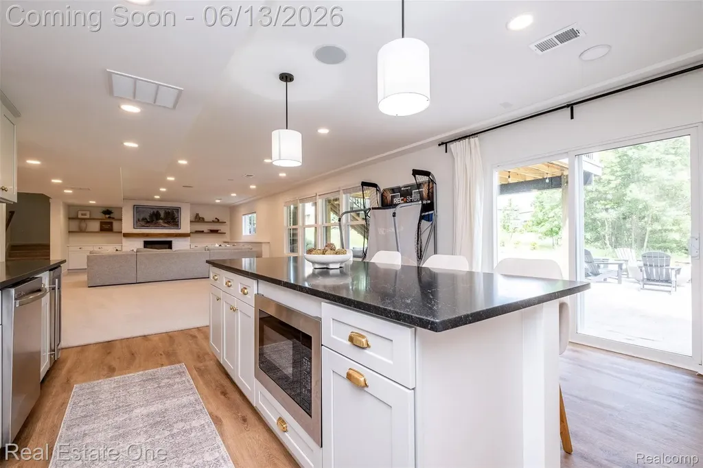 1938 Trowbridge Lane Commerce Charter Township MI 48382