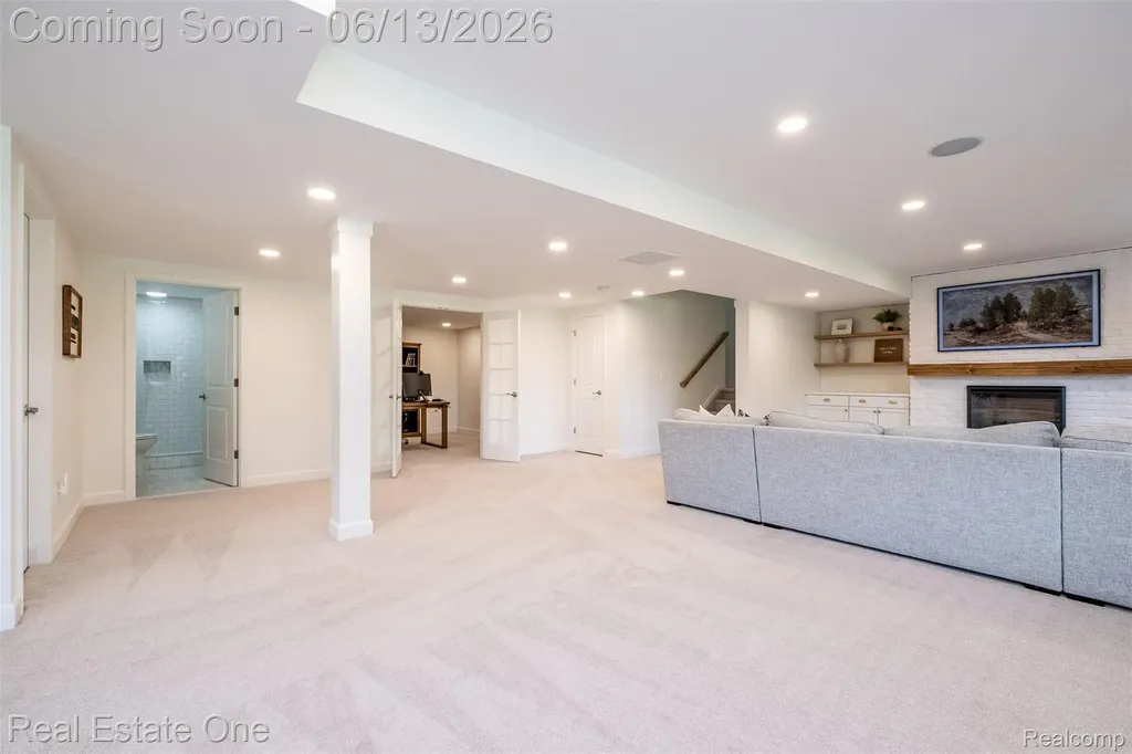 1938 Trowbridge Lane Commerce Charter Township MI 48382