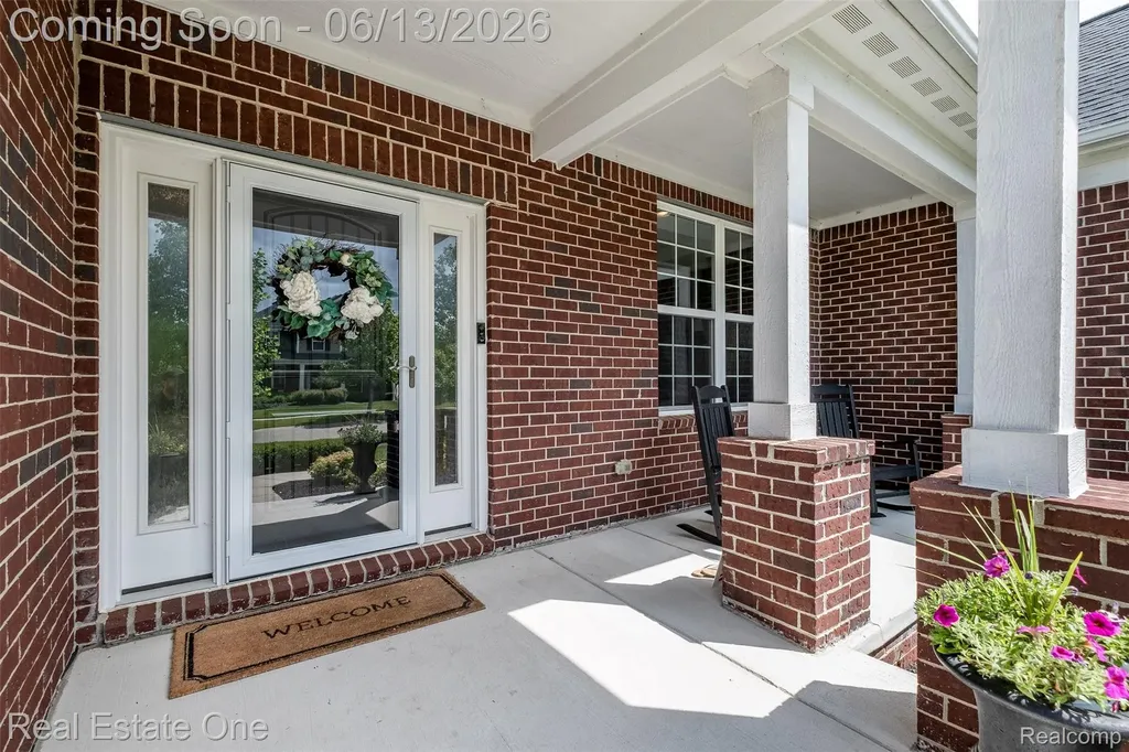 1938 Trowbridge Lane Commerce Charter Township MI 48382