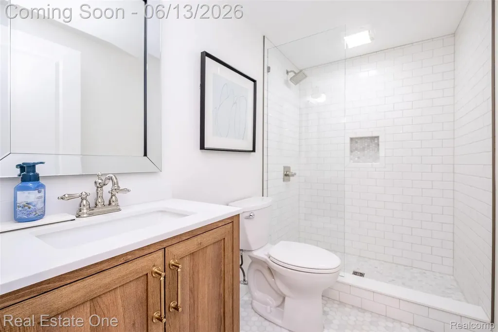 1938 Trowbridge Lane Commerce Charter Township MI 48382