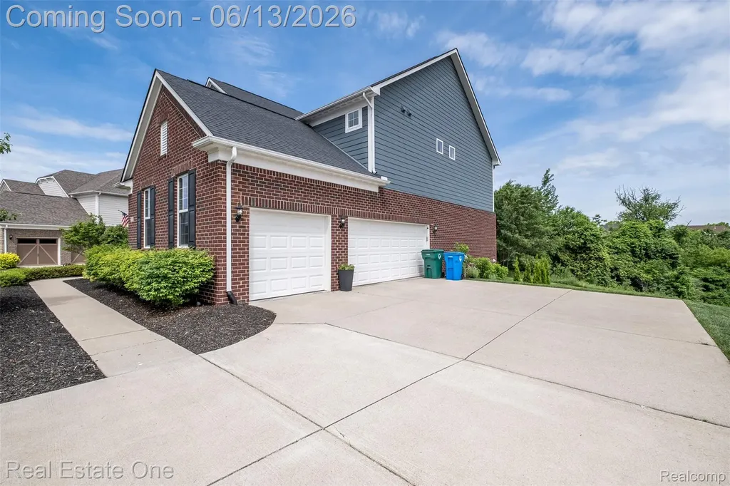 1938 Trowbridge Lane Commerce Charter Township MI 48382