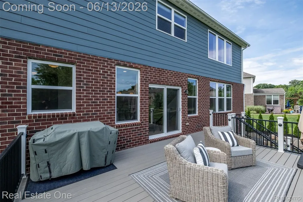 1938 Trowbridge Lane Commerce Charter Township MI 48382