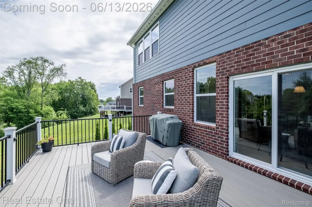 1938 Trowbridge Lane Commerce Charter Township MI 48382