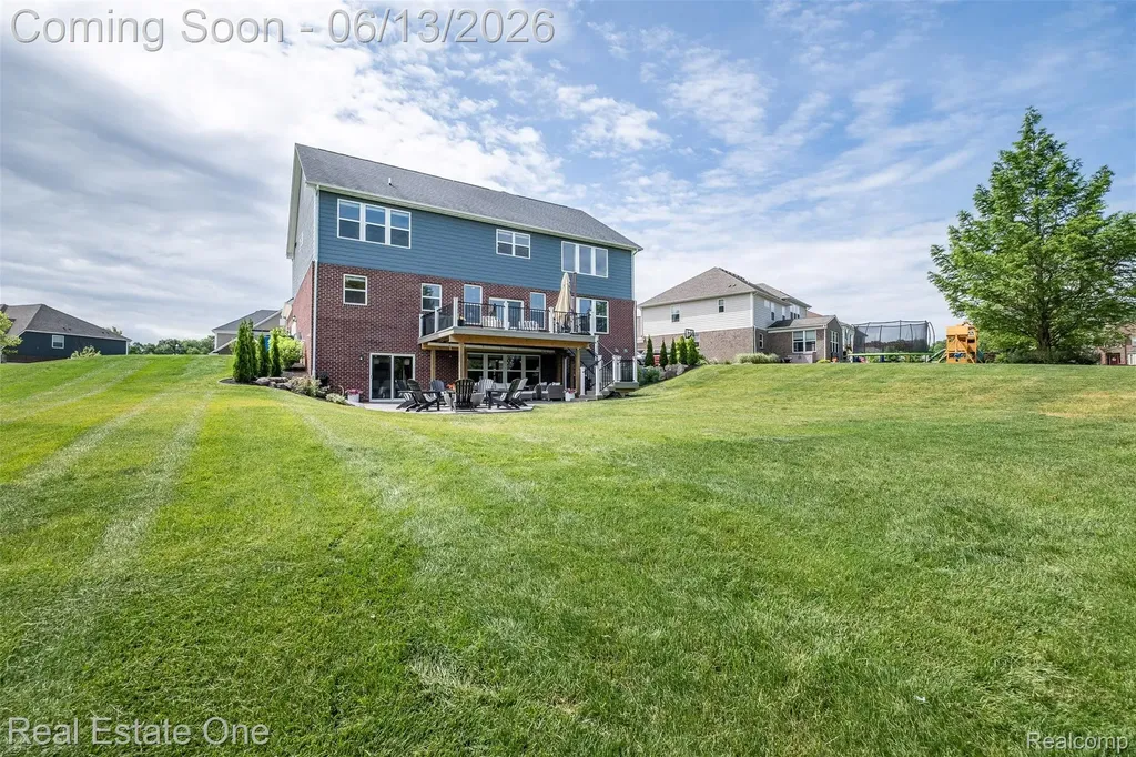 1938 Trowbridge Lane Commerce Charter Township MI 48382