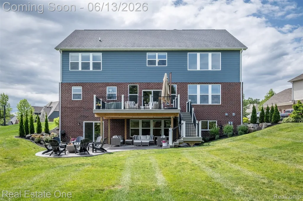 1938 Trowbridge Lane Commerce Charter Township MI 48382
