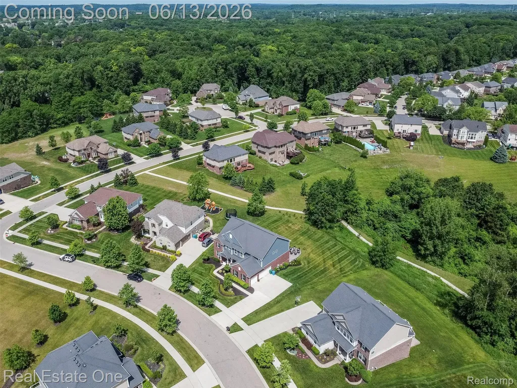 1938 Trowbridge Lane Commerce Charter Township MI 48382
