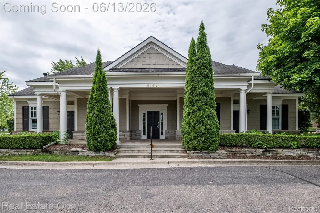 1938 Trowbridge Lane Commerce Charter Township MI 48382