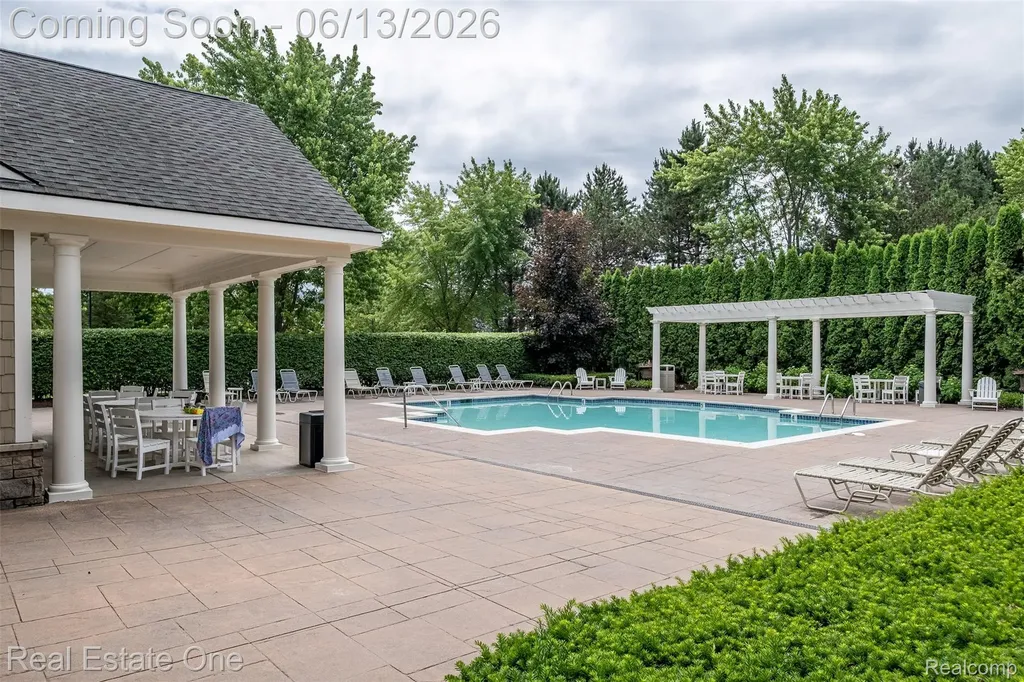 1938 Trowbridge Lane Commerce Charter Township MI 48382