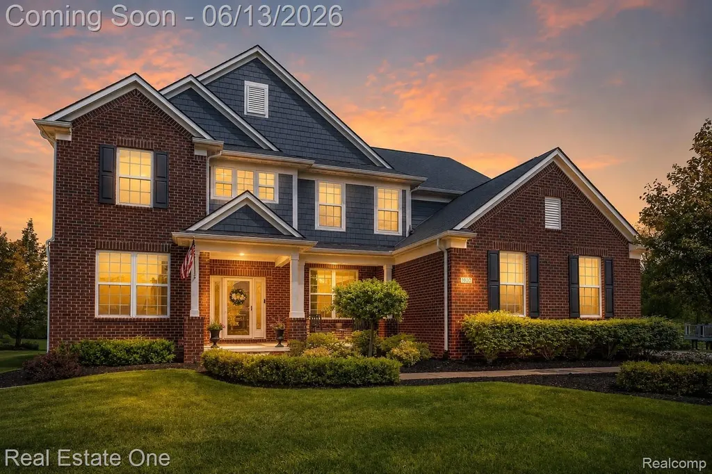 1938 Trowbridge Lane Commerce Charter Township MI 48382