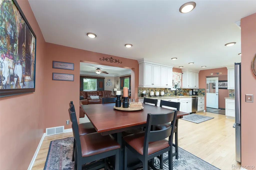 2172 Devonshire Road Bloomfield Charter Township MI 48302