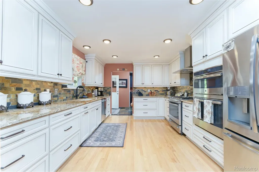 2172 Devonshire Road Bloomfield Charter Township MI 48302