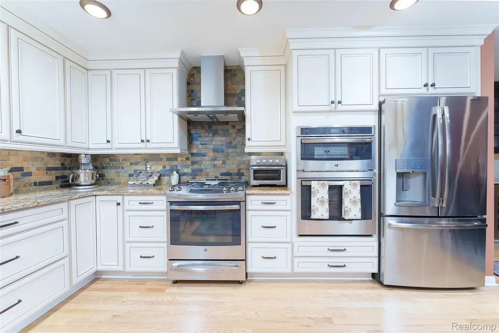 2172 Devonshire Road Bloomfield Charter Township MI 48302