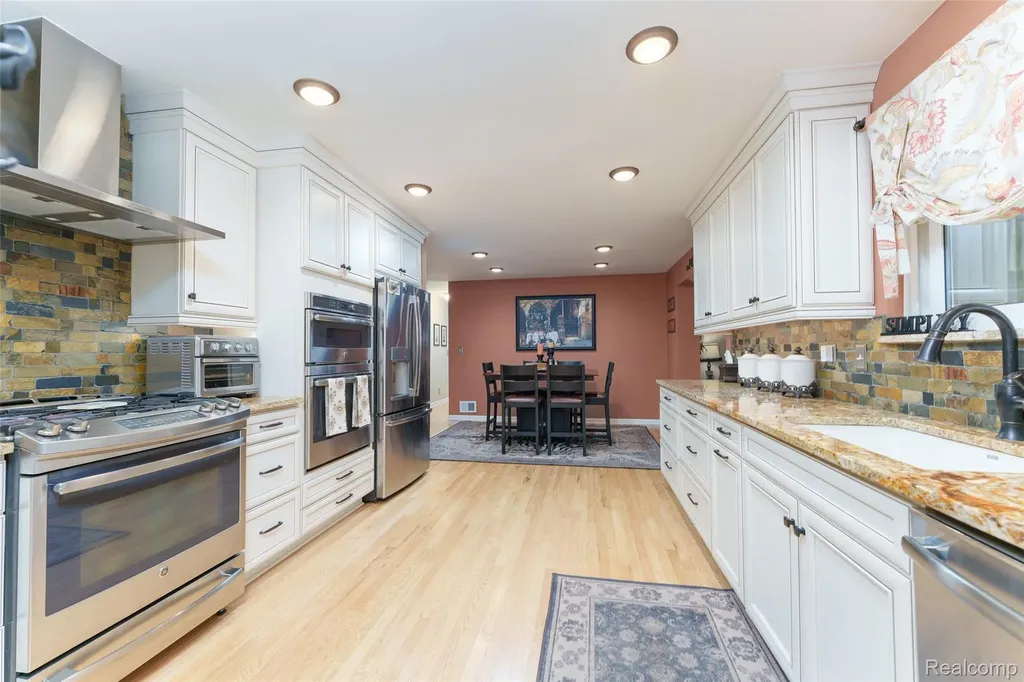 2172 Devonshire Road Bloomfield Charter Township MI 48302