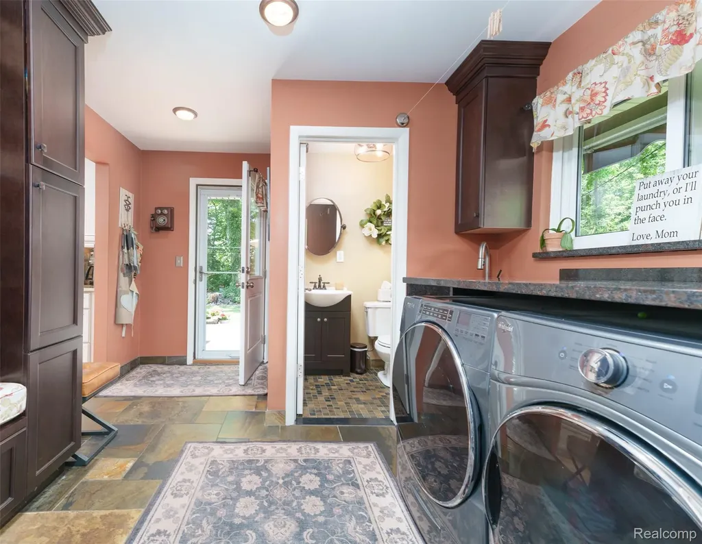 2172 Devonshire Road Bloomfield Charter Township MI 48302