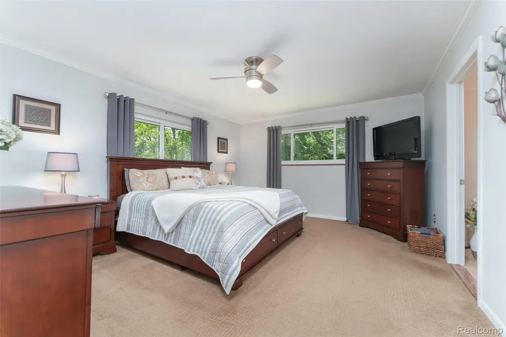 2172 Devonshire Road Bloomfield Charter Township MI 48302