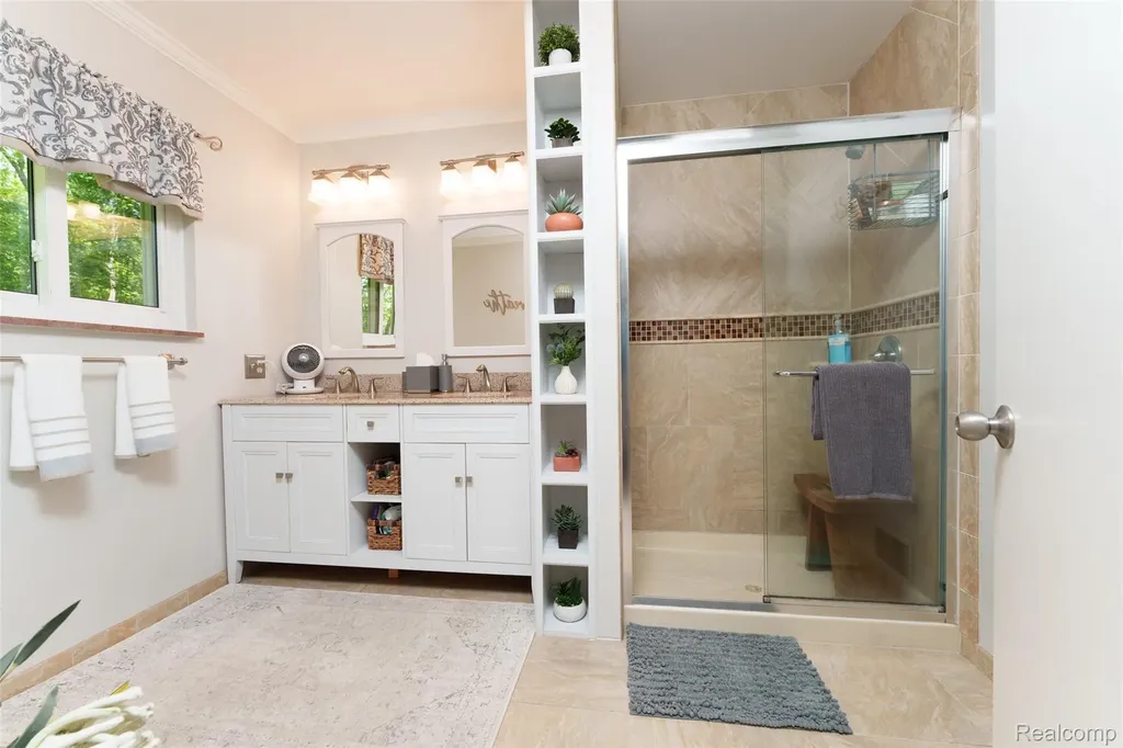 2172 Devonshire Road Bloomfield Charter Township MI 48302