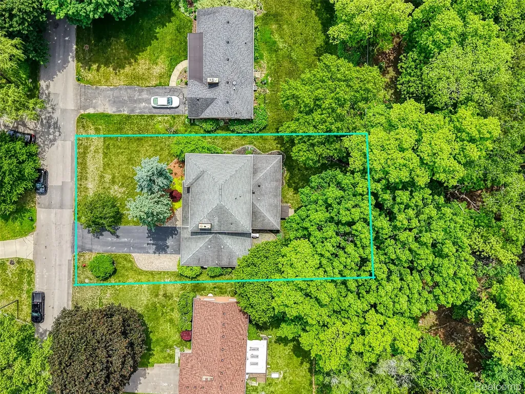 2172 Devonshire Road Bloomfield Charter Township MI 48302