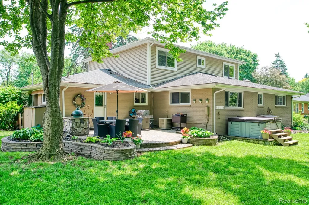 2172 Devonshire Road Bloomfield Charter Township MI 48302