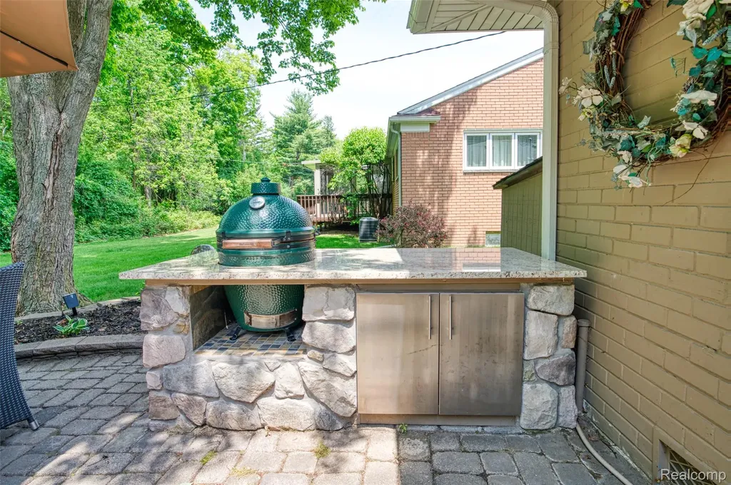 2172 Devonshire Road Bloomfield Charter Township MI 48302