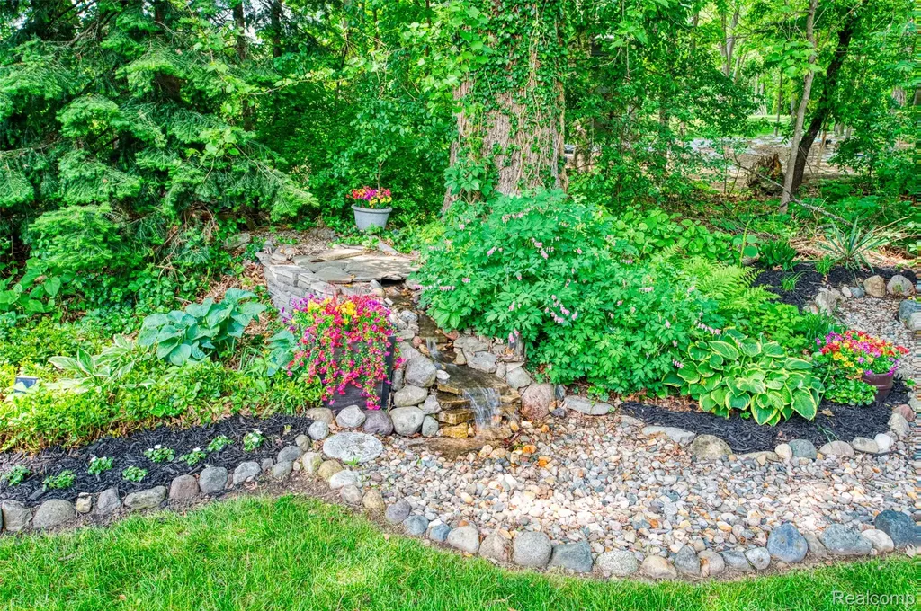 2172 Devonshire Road Bloomfield Charter Township MI 48302