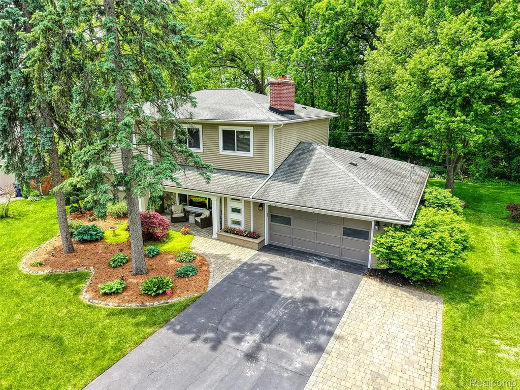 2172 Devonshire Road Bloomfield Charter Township MI 48302