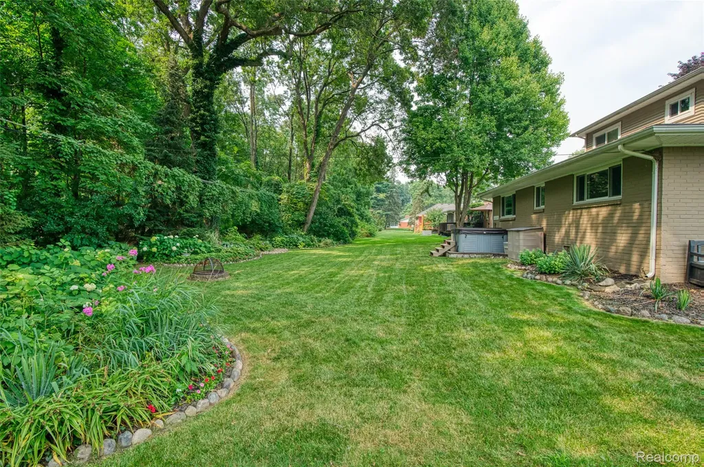 2172 Devonshire Road Bloomfield Charter Township MI 48302