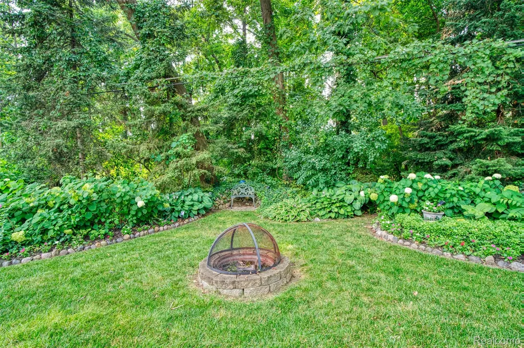 2172 Devonshire Road Bloomfield Charter Township MI 48302