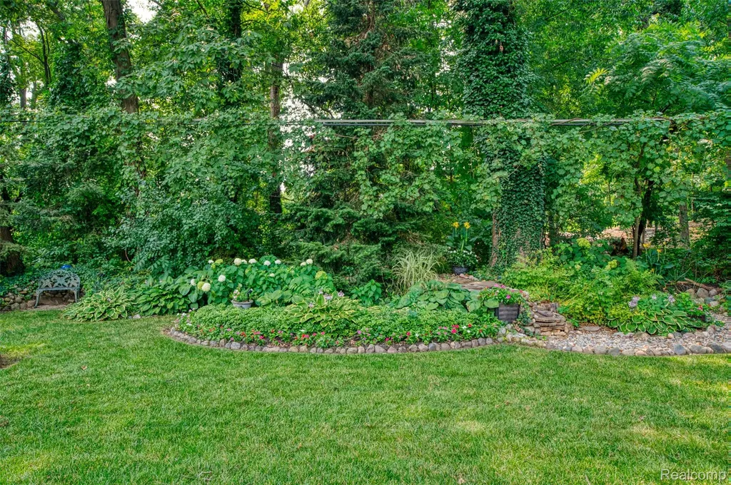 2172 Devonshire Road Bloomfield Charter Township MI 48302
