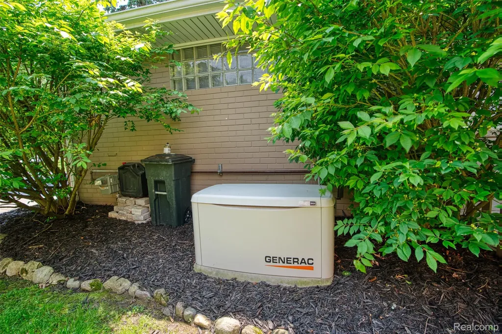 2172 Devonshire Road Bloomfield Charter Township MI 48302