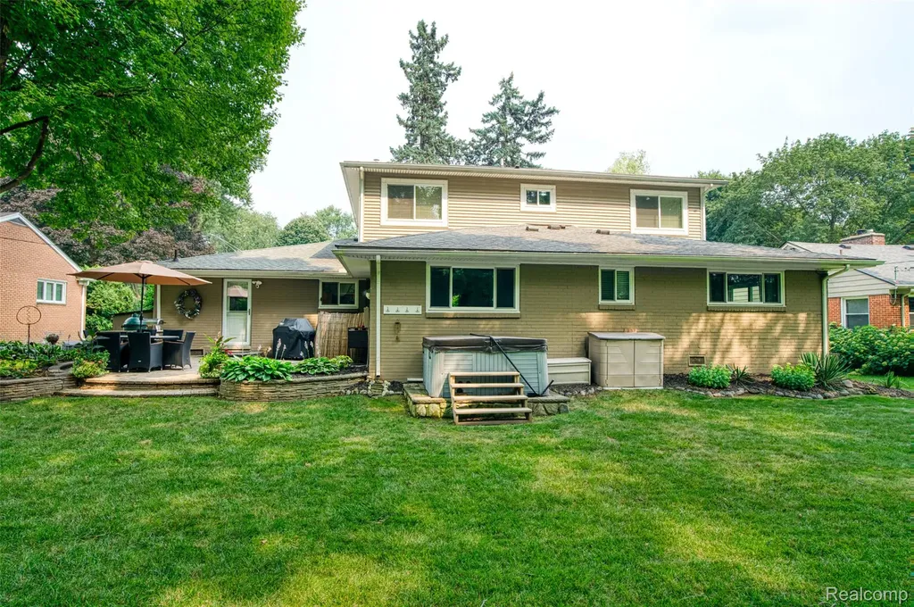 2172 Devonshire Road Bloomfield Charter Township MI 48302