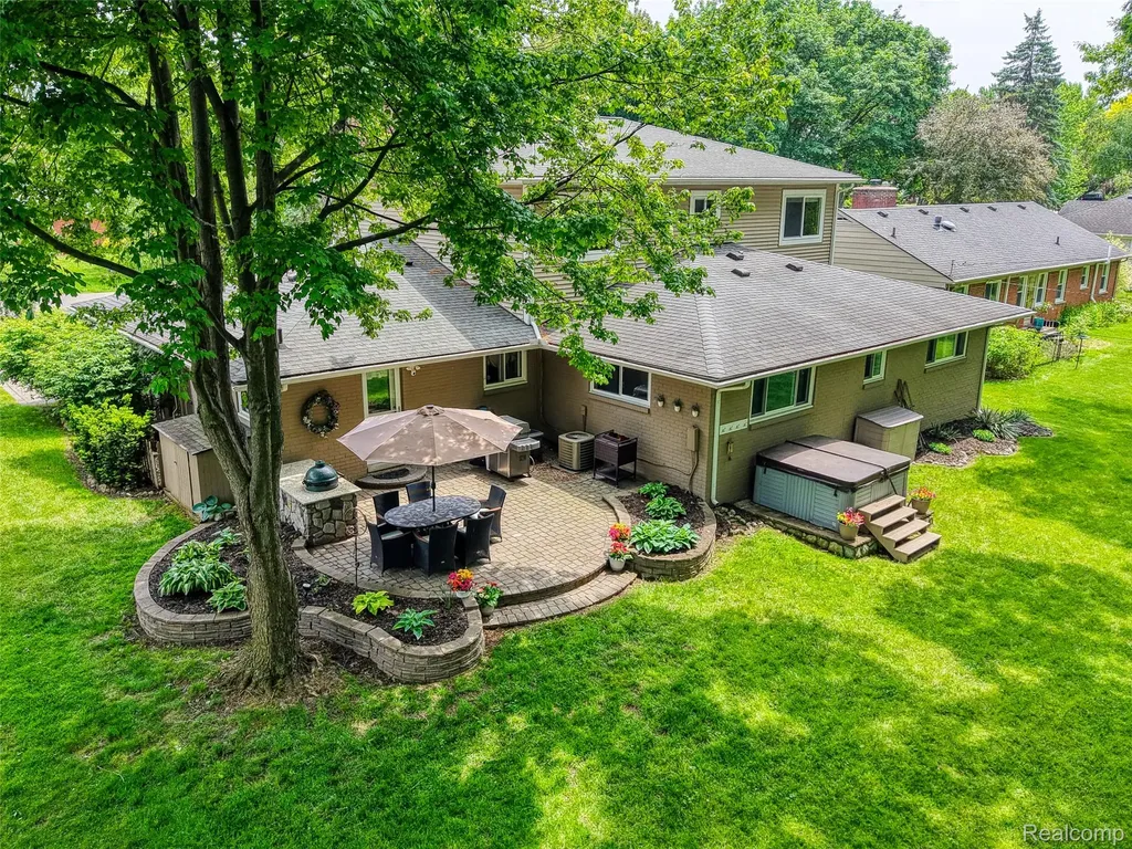 2172 Devonshire Road Bloomfield Charter Township MI 48302