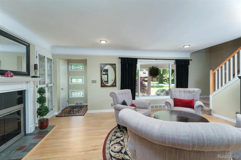 2172 Devonshire Road Bloomfield Charter Township MI 48302