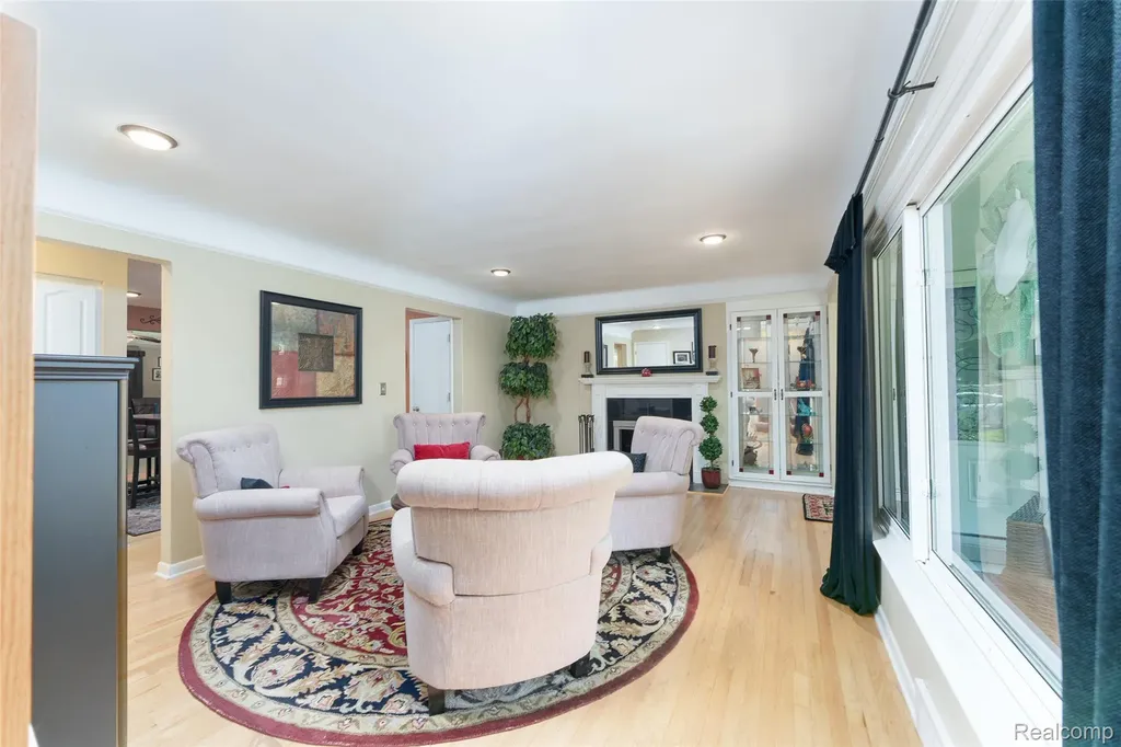 2172 Devonshire Road Bloomfield Charter Township MI 48302