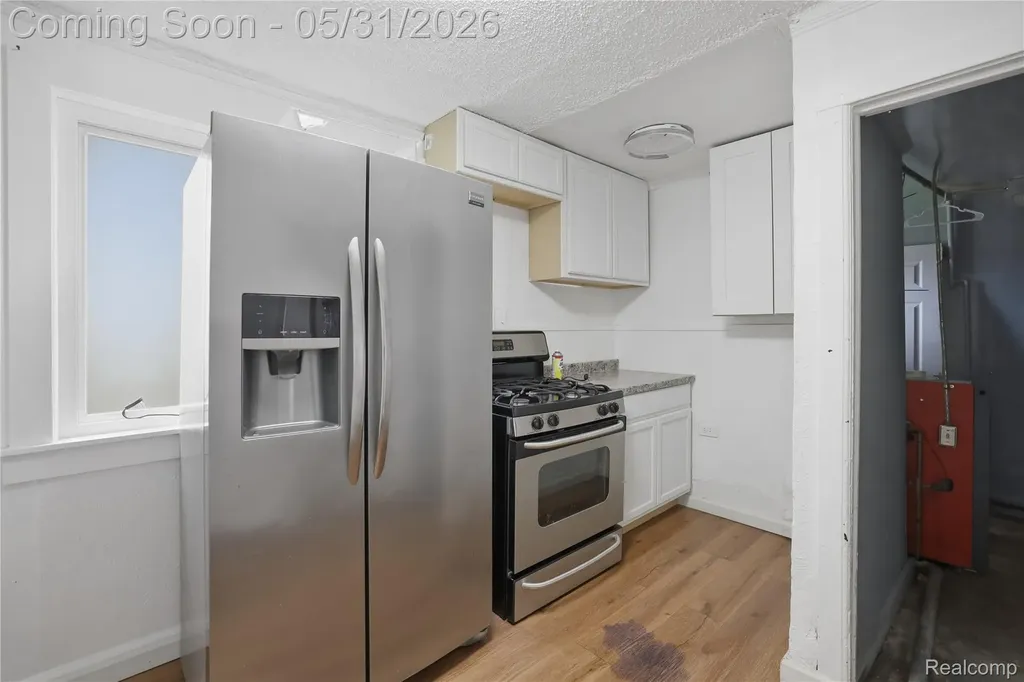 7268 Chalmers Avenue Warren City MI 48091