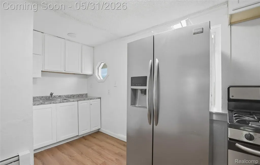 7268 Chalmers Avenue Warren City MI 48091