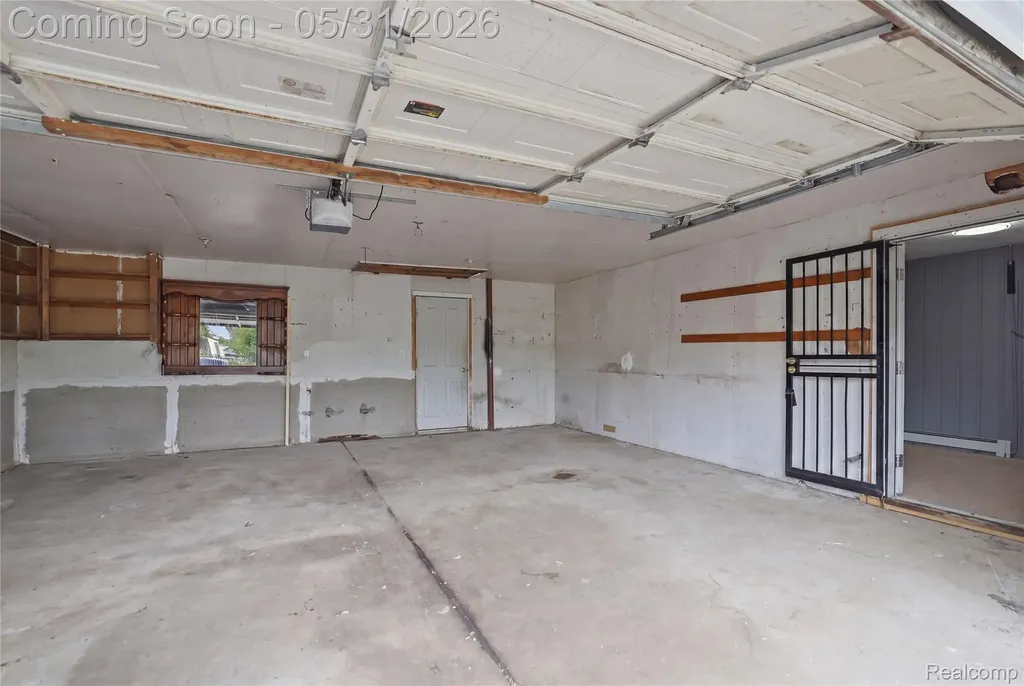 7268 Chalmers Avenue Warren City MI 48091