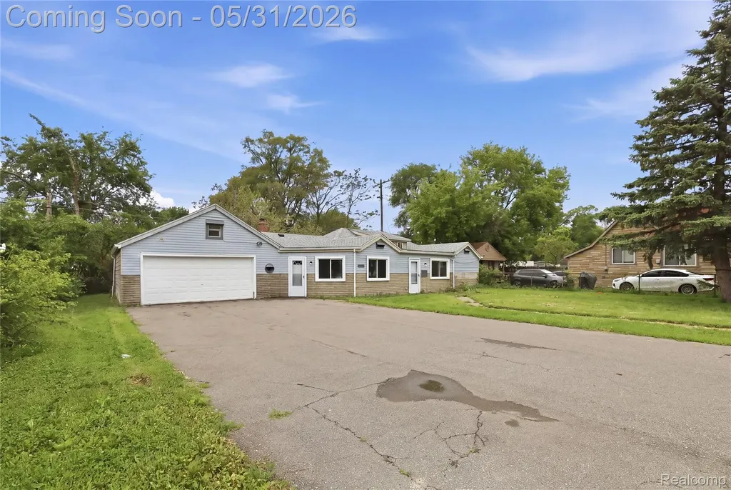 7268 Chalmers Avenue Warren City MI 48091