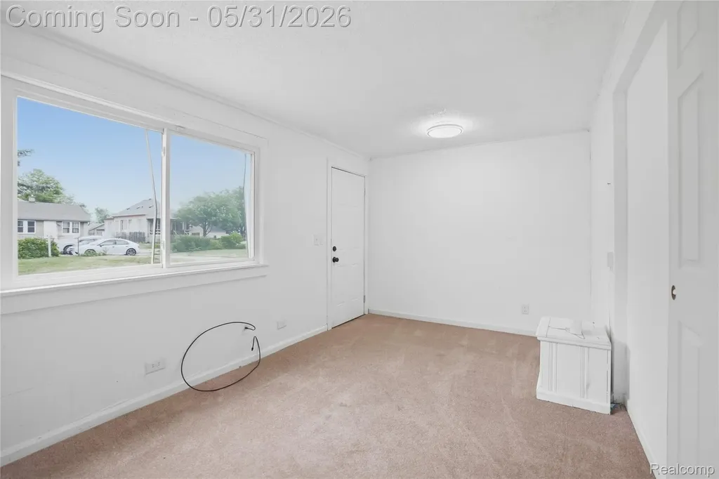7268 Chalmers Avenue Warren City MI 48091