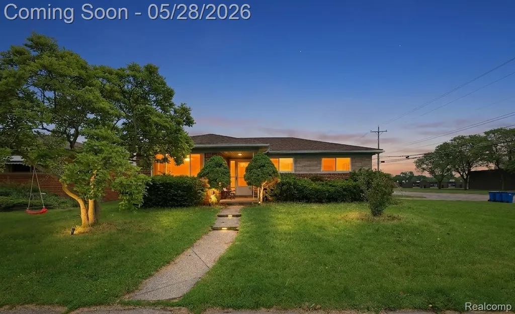 29108 Dover Avenue Warren City MI 48088