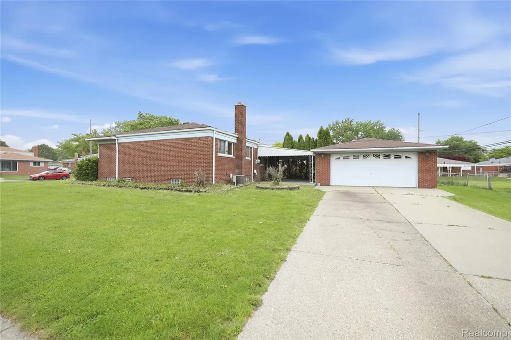 29108 Dover Avenue Warren City MI 48088