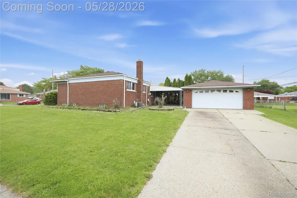 29108 Dover Avenue Warren City MI 48088